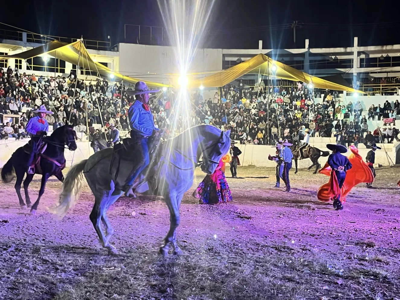 Show de caballos en la Feria texcaltitlán en el estado de méxico